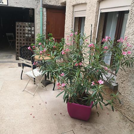 Cottage Au Terminus 2 Climatise โอต์วิลเลส์ ภายนอก รูปภาพ